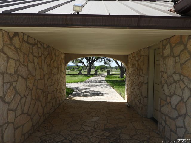 772 HAGER RDG, Bandera, TX 78003