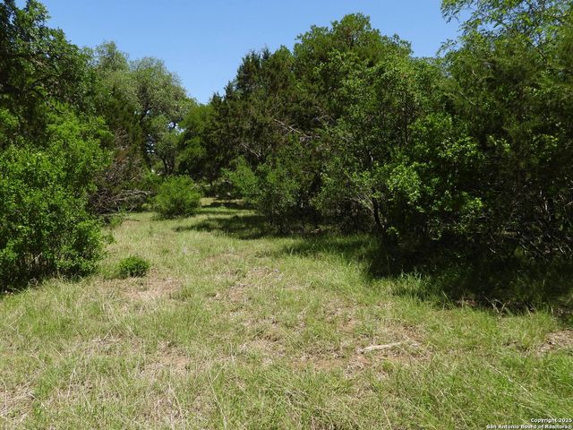 772 HAGER RDG, Bandera, TX 78003