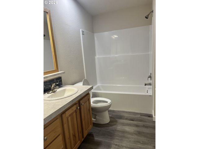 420 Pine St, Toledo, WA 98591