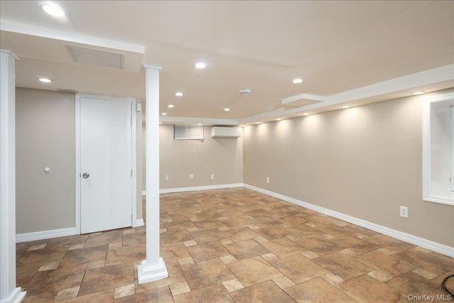 17 Piccadilly Downs, Lynbrook, NY 11563