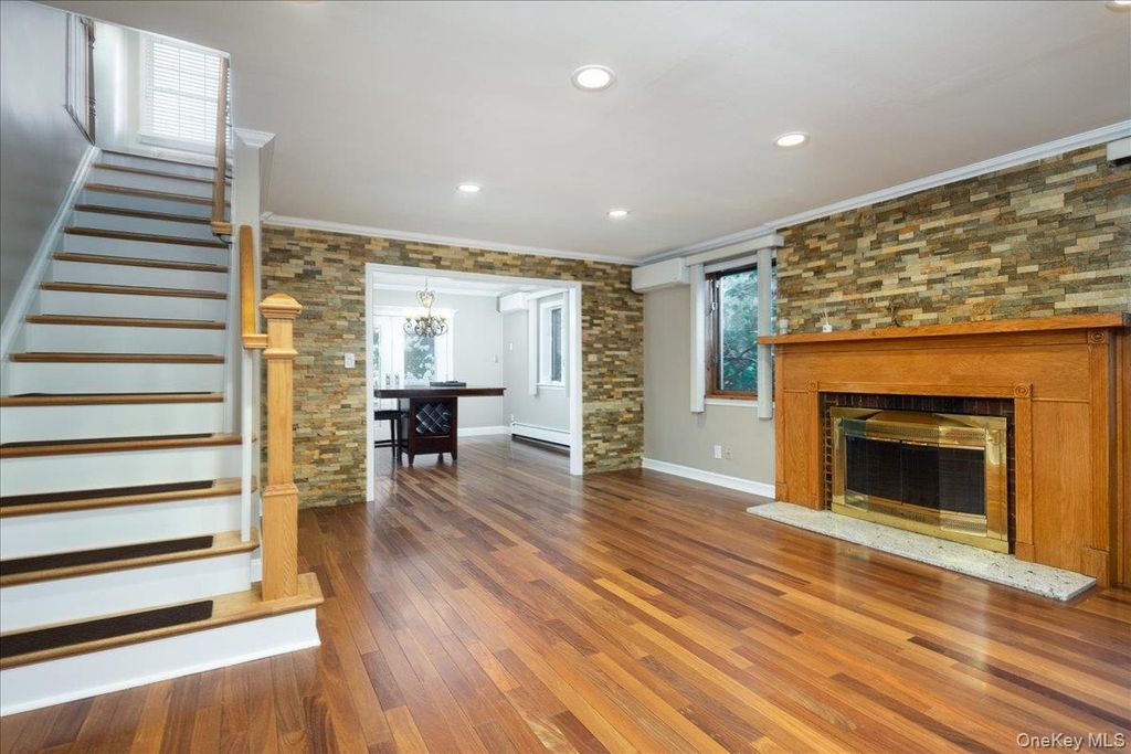 17 Piccadilly Downs, Lynbrook, NY 11563 — photo 4