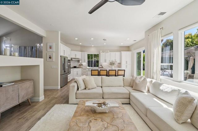 1103 Andrew Ln, Walnut Creek, CA 94597