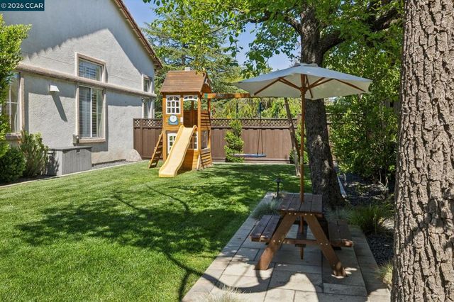 1103 Andrew Ln, Walnut Creek, CA 94597