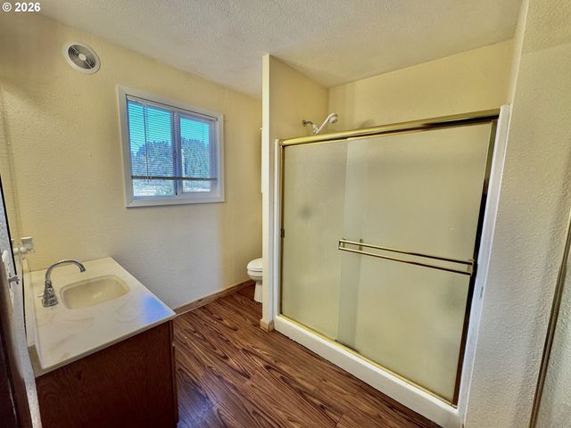 769 Deans Creek Rd, Reedsport, OR 97467