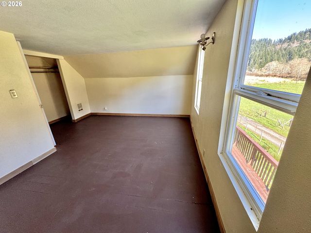 769 Deans Creek Rd, Reedsport, OR 97467