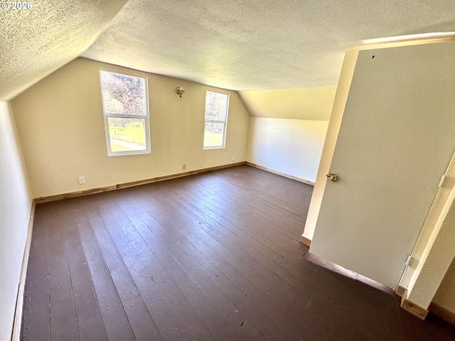 769 Deans Creek Rd, Reedsport, OR 97467