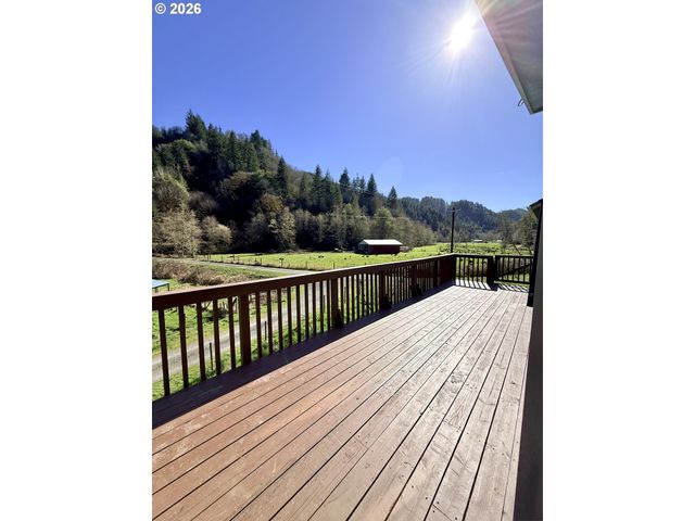 769 Deans Creek Rd, Reedsport, OR 97467