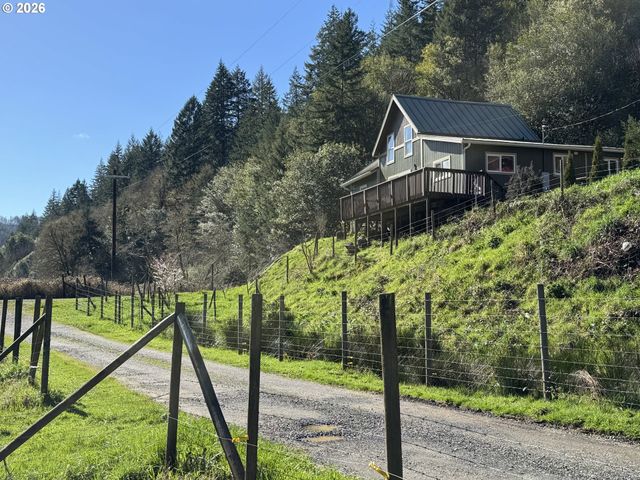 769 Deans Creek Rd, Reedsport, OR 97467