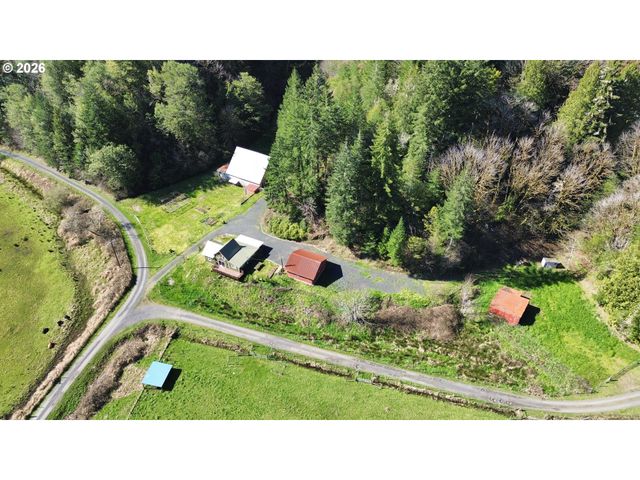 769 Deans Creek Rd, Reedsport, OR 97467