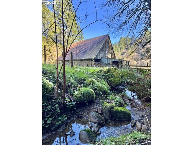 769 Deans Creek Rd, Reedsport, OR 97467