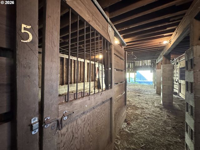 769 Deans Creek Rd, Reedsport, OR 97467