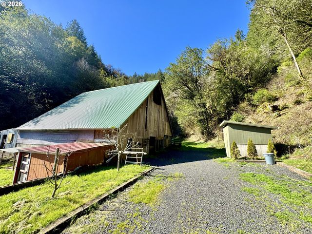 769 Deans Creek Rd, Reedsport, OR 97467