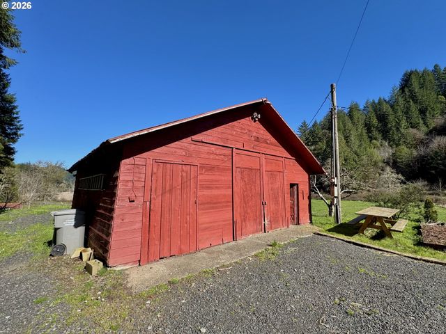 769 Deans Creek Rd, Reedsport, OR 97467