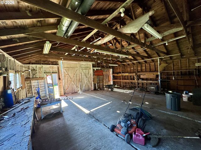 769 Deans Creek Rd, Reedsport, OR 97467