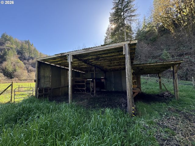 769 Deans Creek Rd, Reedsport, OR 97467