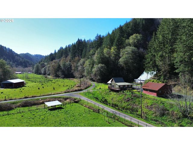 769 Deans Creek Rd, Reedsport, OR 97467