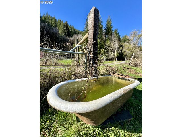 769 Deans Creek Rd, Reedsport, OR 97467
