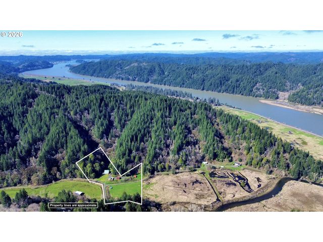 769 Deans Creek Rd, Reedsport, OR 97467