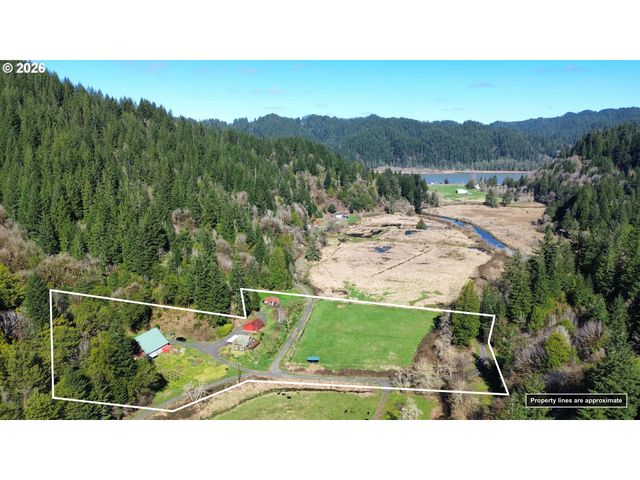769 Deans Creek Rd, Reedsport, OR 97467