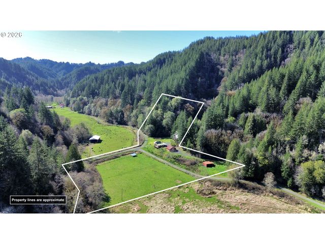 769 Deans Creek Rd, Reedsport, OR 97467