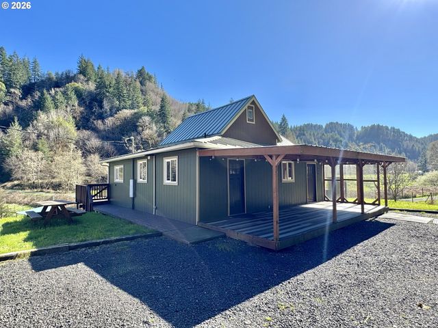 769 Deans Creek Rd, Reedsport, OR 97467