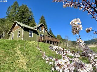 769 Deans Creek Rd, Reedsport, OR 97467