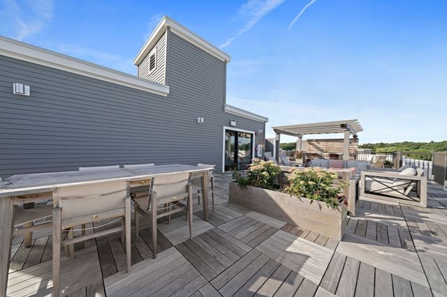 1 Revolution Way 204, Canton, MA 02021