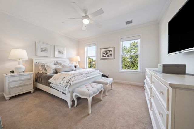 1 Revolution Way 204, Canton, MA 02021