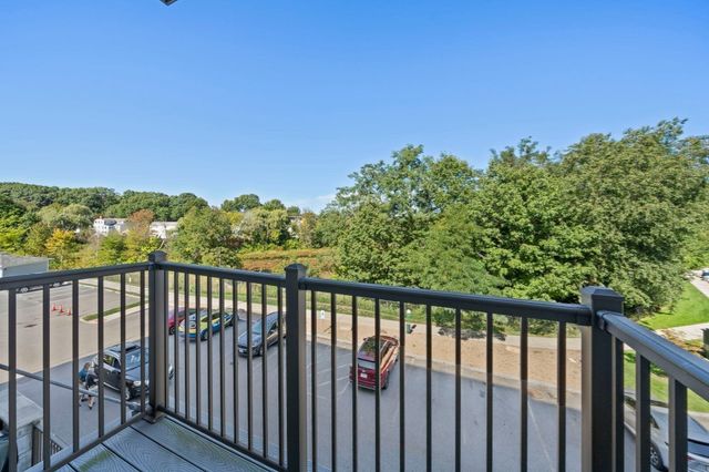 1 Revolution Way 204, Canton, MA 02021
