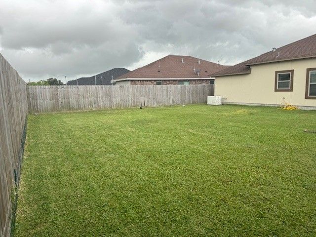2525 Luzius Dr, Corpus Christi, TX 78418