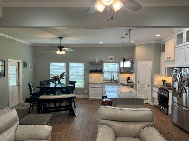 2525 Luzius Dr, Corpus Christi, TX 78418