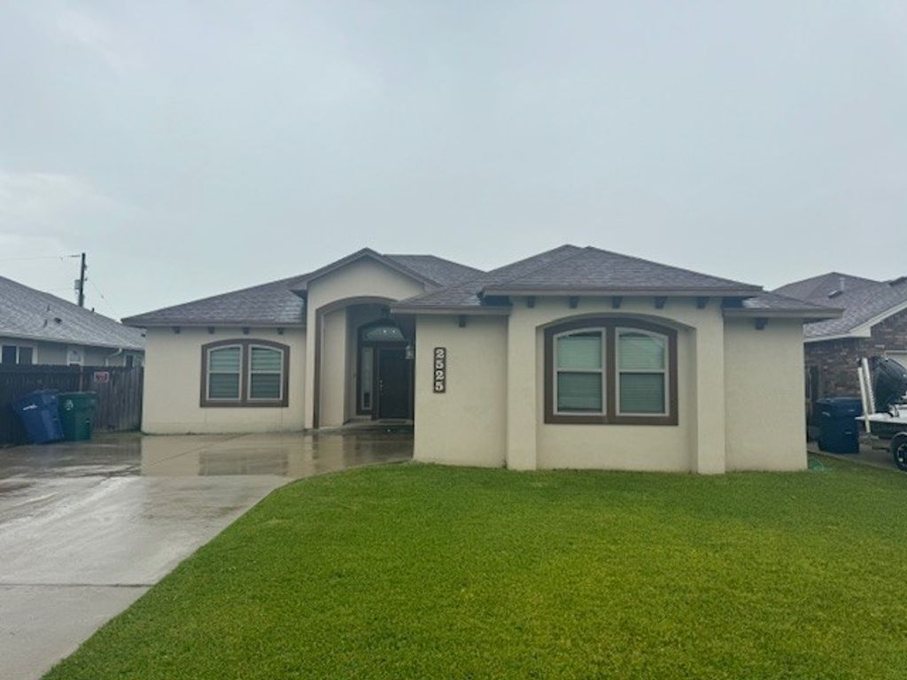 2525 Luzius Dr, Corpus Christi, TX 78418