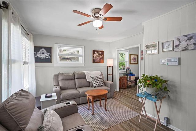 410 NE 75th Terrace, Kansas City, MO 64118