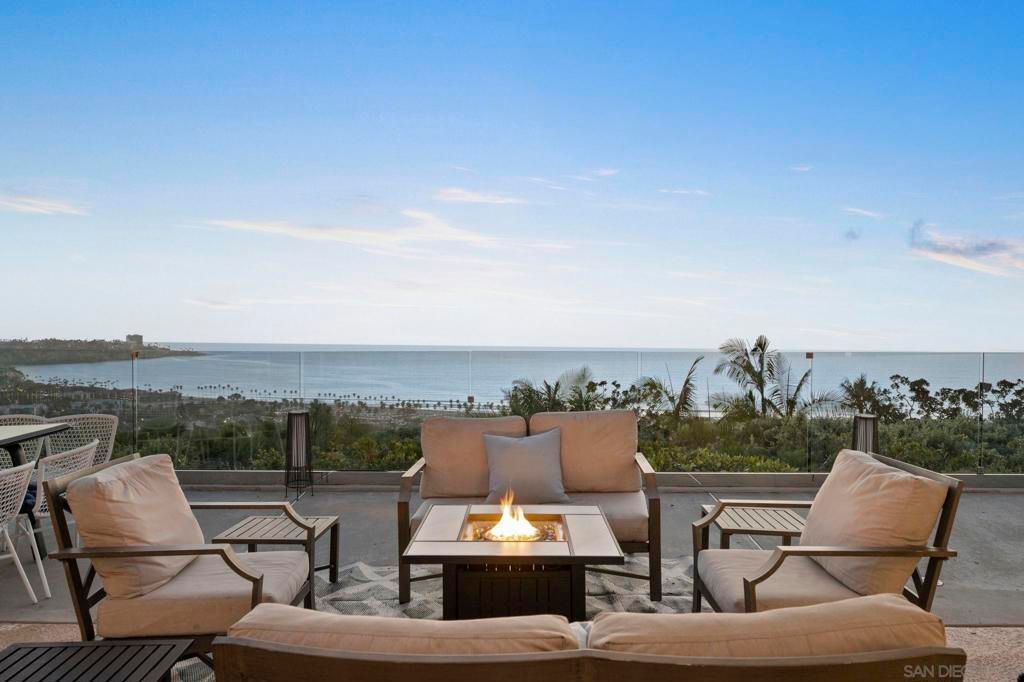 8390 Prestwick Dr, La Jolla, CA 92037