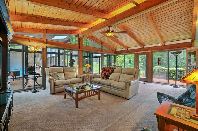 2370 MORROW ROAD, Upper St Clair, PA 15241