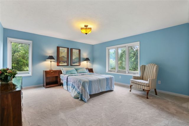 2370 MORROW ROAD, Upper St Clair, PA 15241