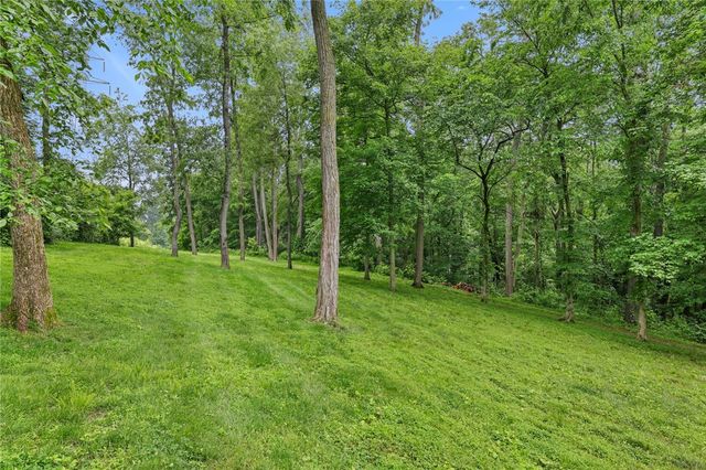 2370 MORROW ROAD, Upper St Clair, PA 15241