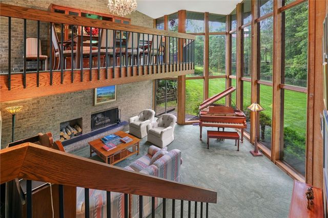 2370 MORROW ROAD, Upper St Clair, PA 15241