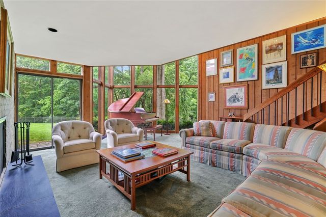 2370 MORROW ROAD, Upper St Clair, PA 15241