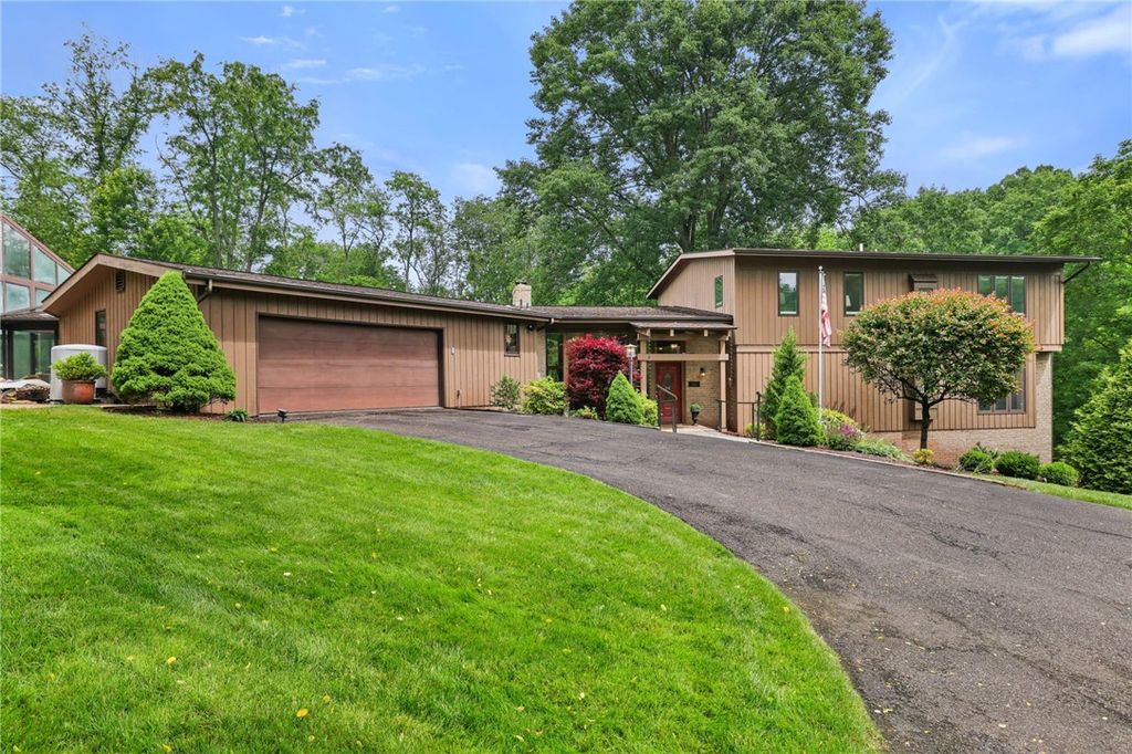 2370 MORROW ROAD, Upper St Clair, PA 15241