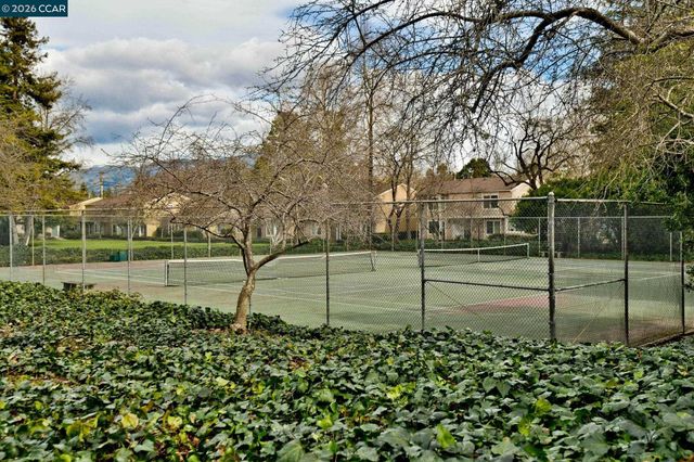 476 Sycamore Cir, Danville, CA 94526