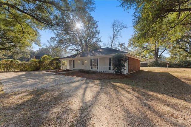 2 Lemans N Drive, Satsuma, AL 36572