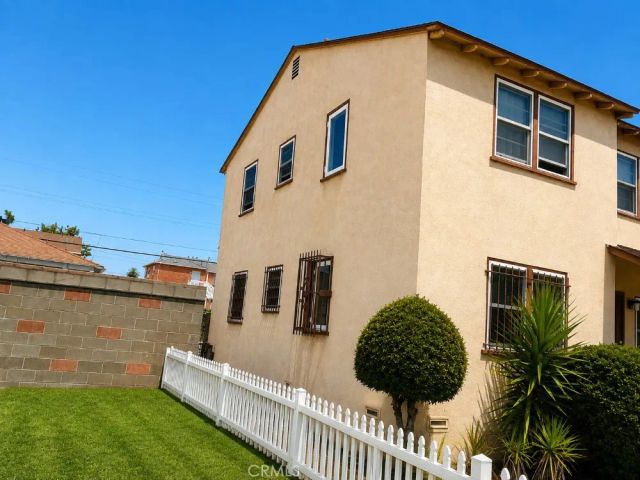 10200 S Wilton Place South, Los Angeles, CA 90047