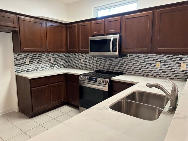115 Bass ST, Georgetown, TX 78633