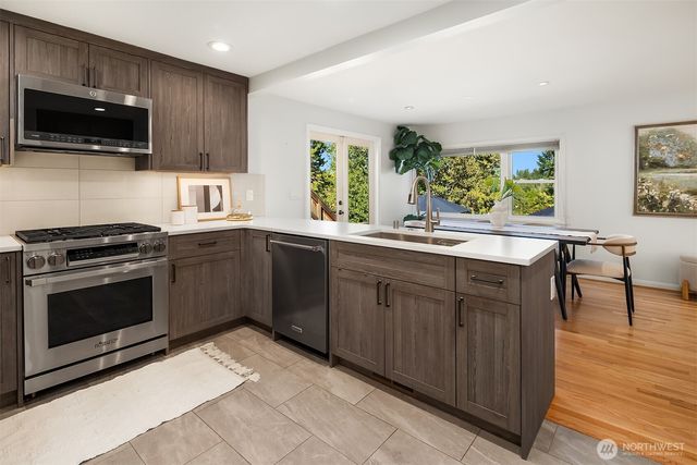 7346 19th Avenue NE, Seattle, WA 98115