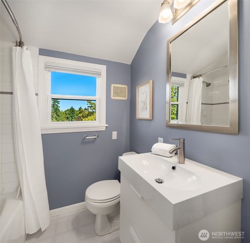 7346 19th Avenue NE, Seattle, WA 98115