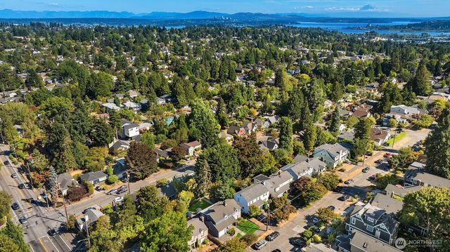 7346 19th Avenue NE, Seattle, WA 98115