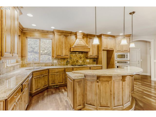 9684 Se SPYGLASS Dr, Happy Valley, OR 97086