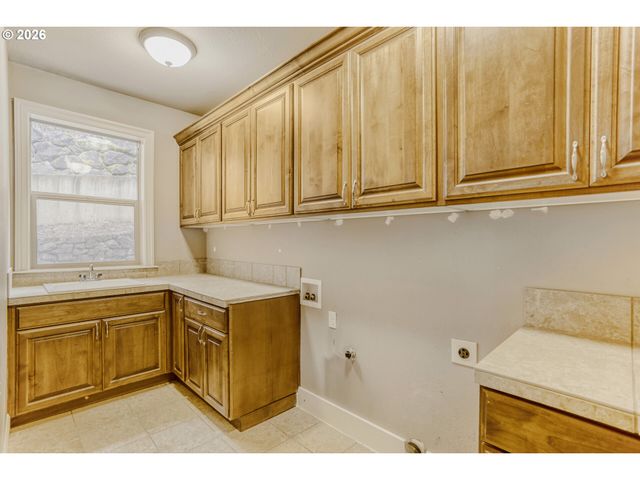 9684 Se SPYGLASS Dr, Happy Valley, OR 97086