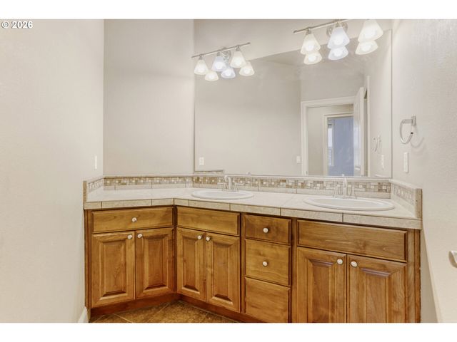 9684 Se SPYGLASS Dr, Happy Valley, OR 97086